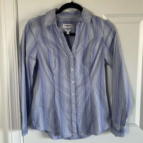 Express Essential Original V-Neck Button Down Size Small Petite - Picture 1 of 7